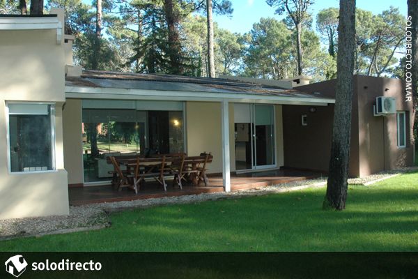 Casa en Reinamora entre Cerezo y Cedro código postal Cariló Clasificado de Alquiler